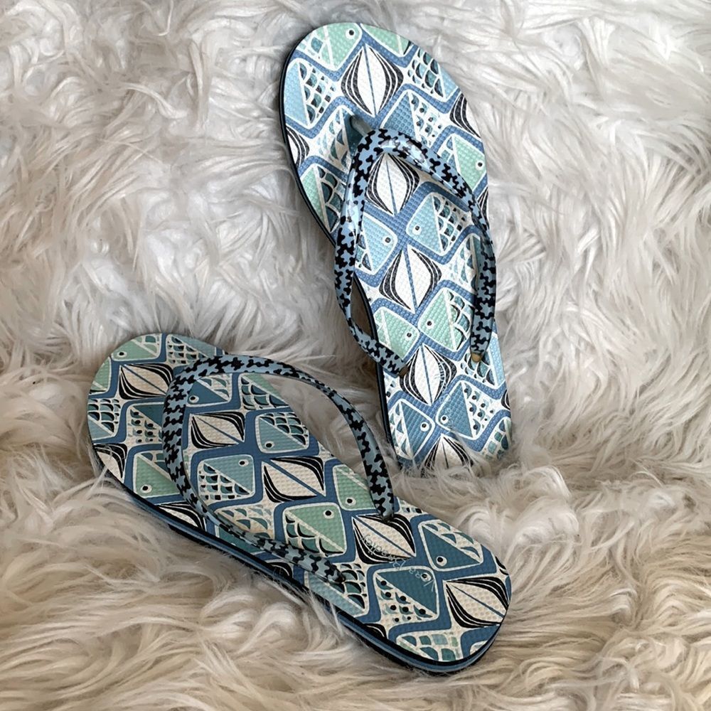 🟢3 for $20—-VERA BRADLEY go fish rubber flip flops in cool blue/teal/back